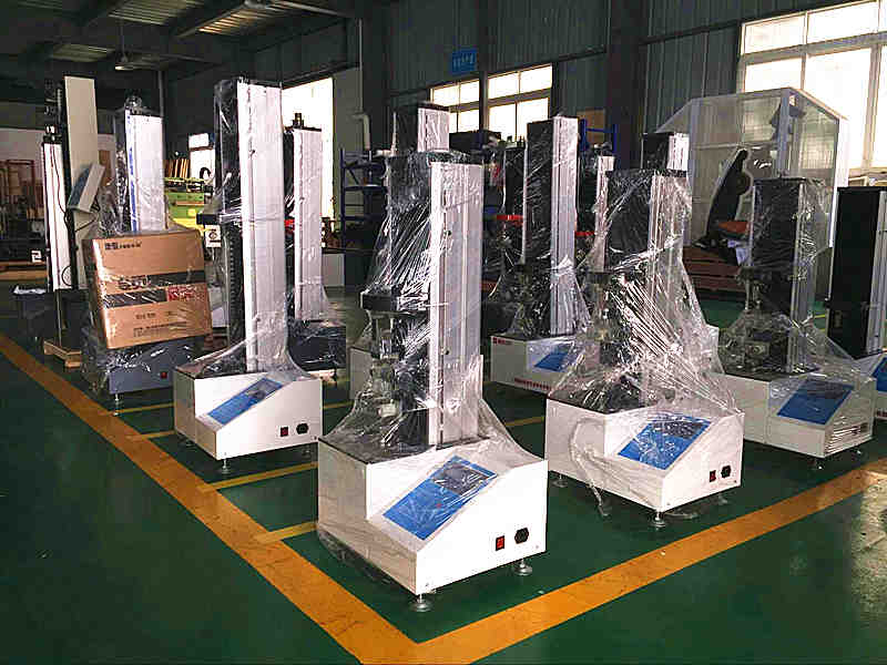 萬(wàn)能試驗(yàn)機(jī)車間